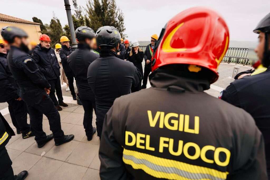 meloni in sicilia a niscemi