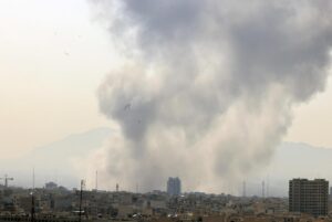 nubi fumo in iran per attacco da usa e israele