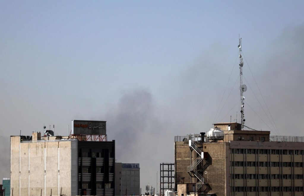 nubi fumo in iran per attacco da usa e israele