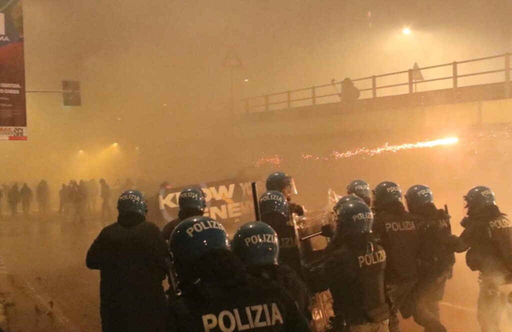 scontri-polizia-manifestanti-corteo-contro-olimpiadi-milano-cortina