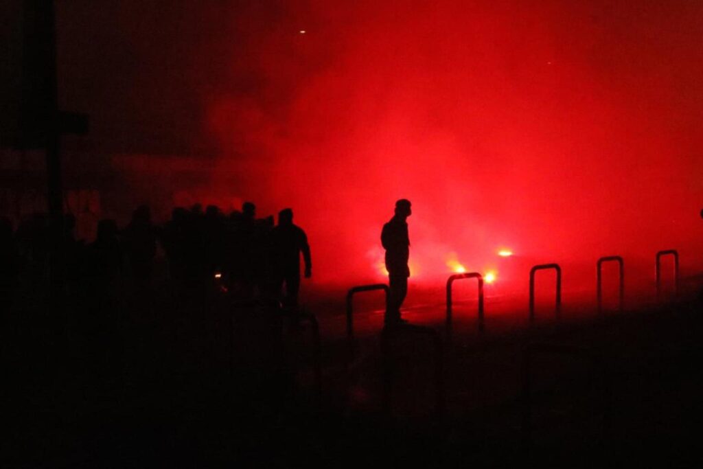 scontri-polizia-manifestanti-corteo-contro-olimpiadi-milano-cortina
