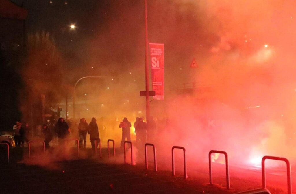 scontri-polizia-manifestanti-corteo-contro-olimpiadi-milano-cortina