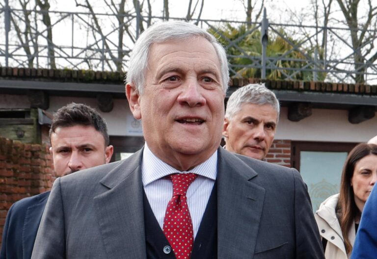 Ponte sullo Stretto, Tajani: “non definanziare l’opera, a Niscemi evitare ritardi”