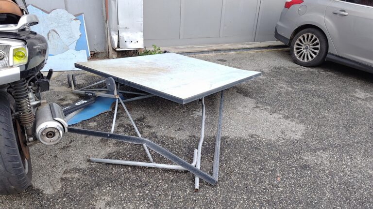 tavolo da ping pong volato con il maltempo