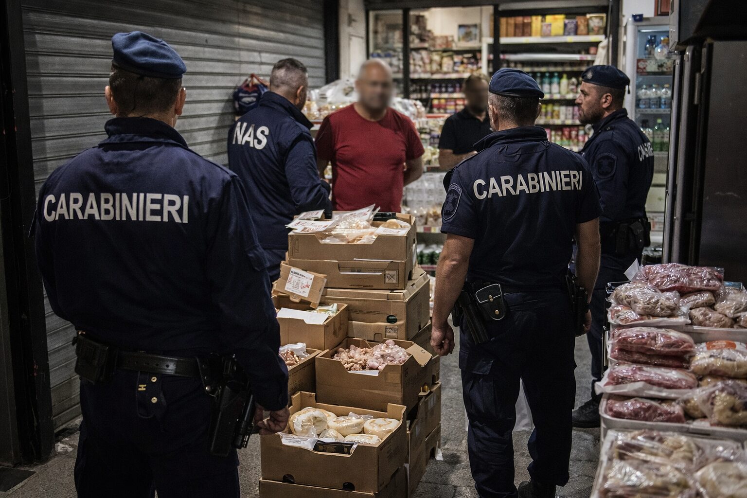 Carabinieri cibo sequestrato