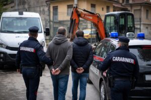 Rubano escavatore Carabinieri
