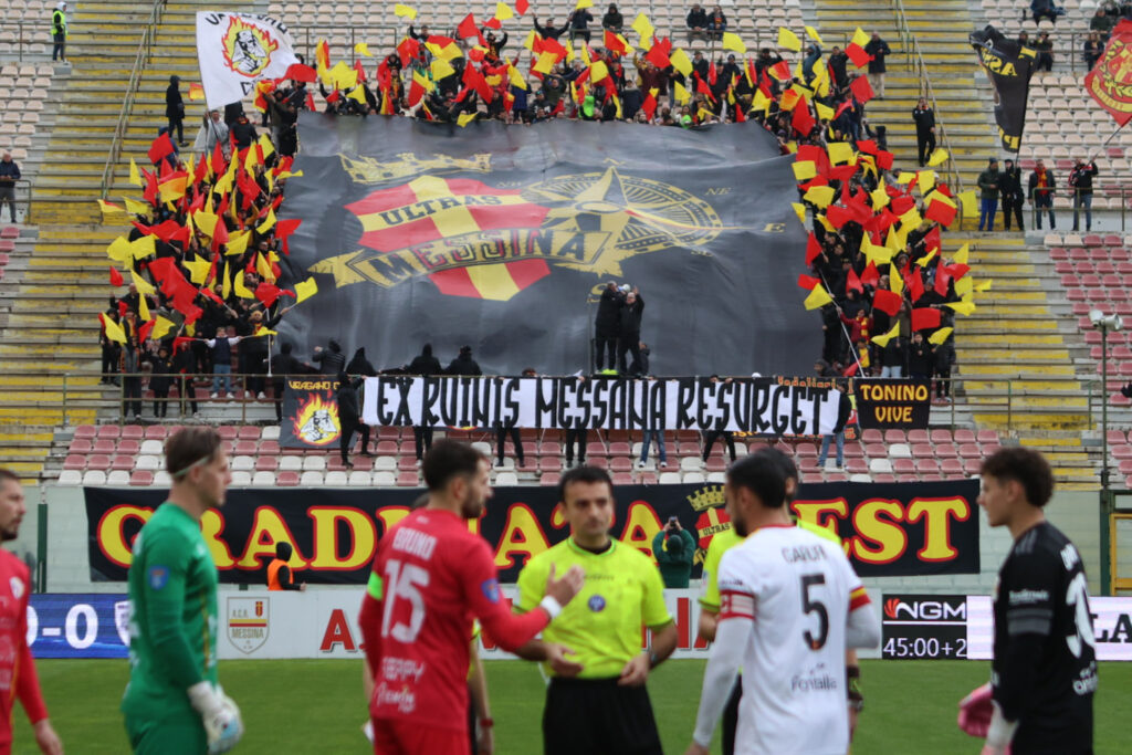 ACR Messina-Nissa con coreogrfia Curva tifosi