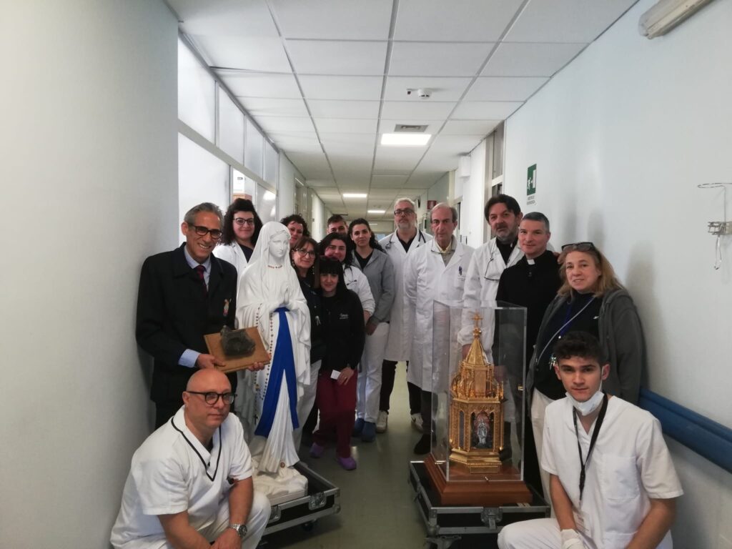 ASP Crotone accoglie reliquiario Santa Bernadette (4)