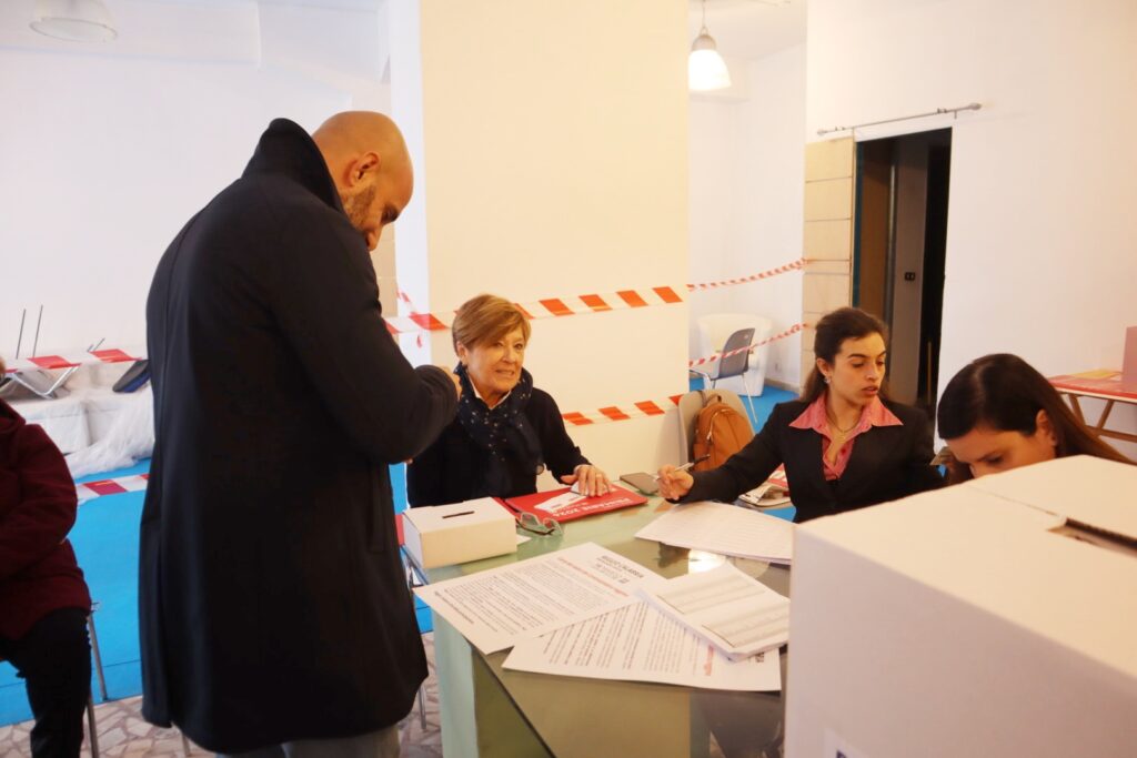 Candidati delle Primarie del CentroSinistra vanno a votare muraca