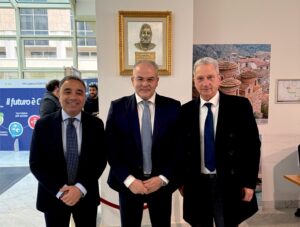 Cerimonia di celebrazione di Luigi Lillo con bassorilievo di Michele Affidato