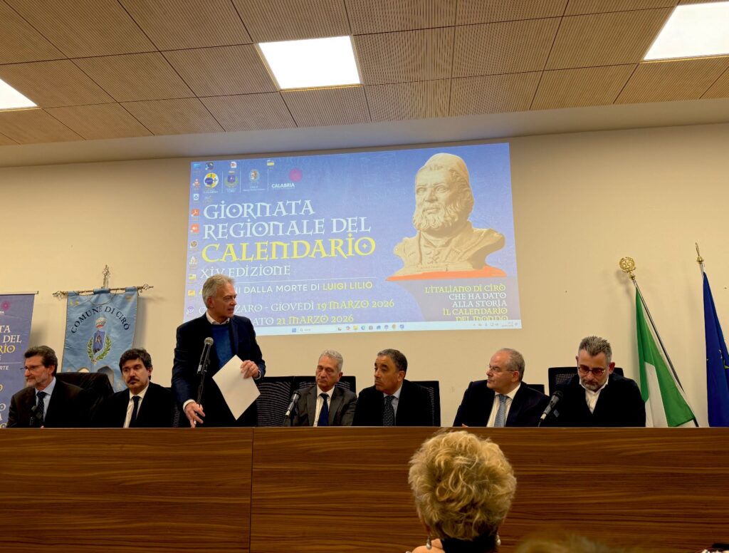 Cerimonia di celebrazione di Luigi Lillo con bassorilievo di Michele Affidato