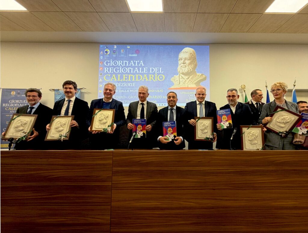 Cerimonia di celebrazione di Luigi Lillo con bassorilievo di Michele Affidato