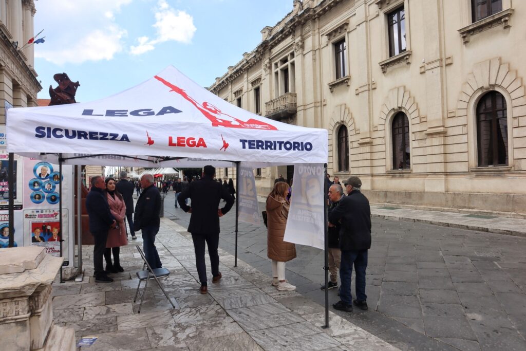 Gazebo Lega Reggio Calabria Sì Referendum Giustizia