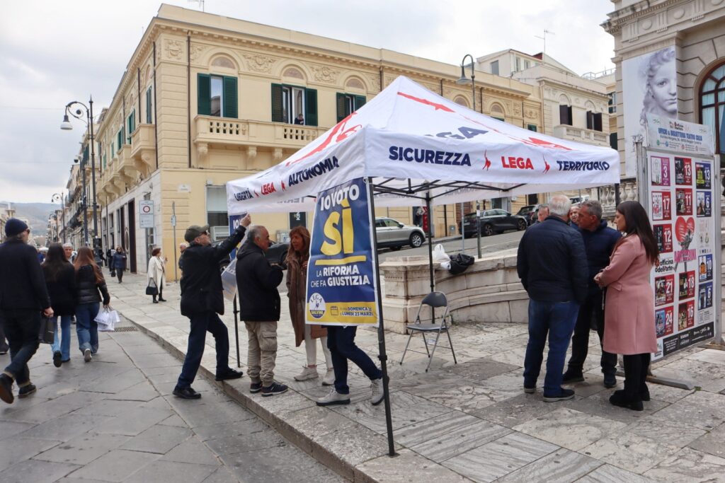 Gazebo Lega Reggio Calabria Sì Referendum Giustizia