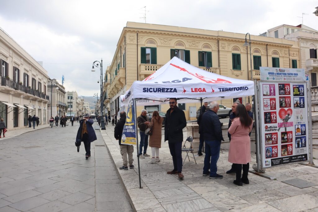 Gazebo Lega Reggio Calabria Sì Referendum Giustizia