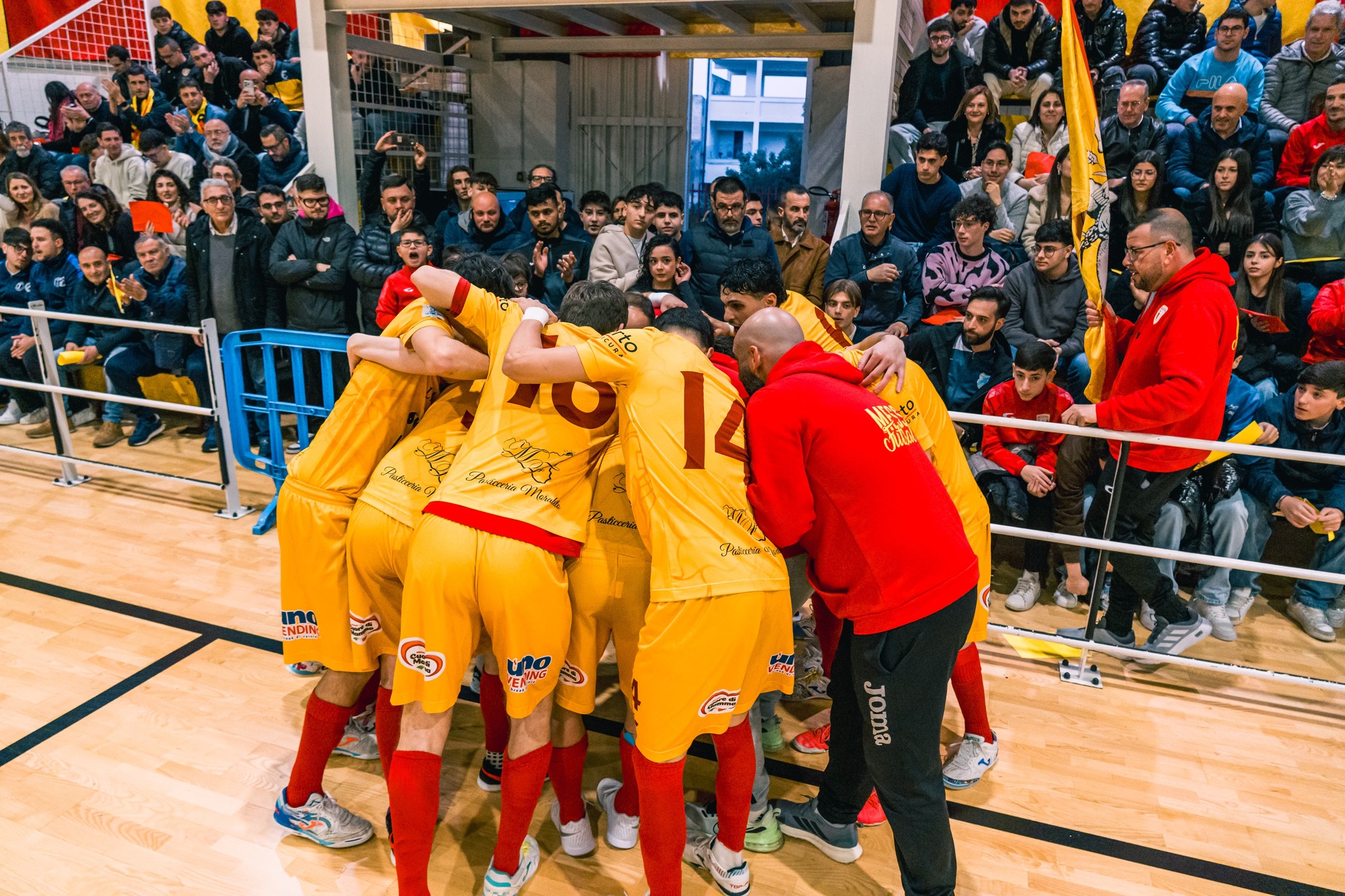 La concentrazione del MESSINA FUTSAL davanti al proprio pubblico