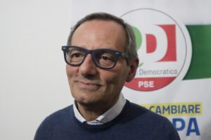 Mimmo Battaglia vince le Primarie del CentroSinistra