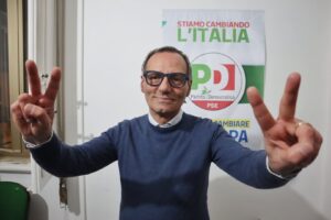 Mimmo Battaglia vince le Primarie del CentroSinistra
