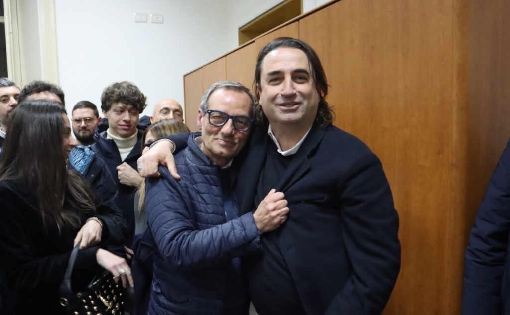 Mimmo Battaglia vince le Primarie del CentroSinistra Latella
