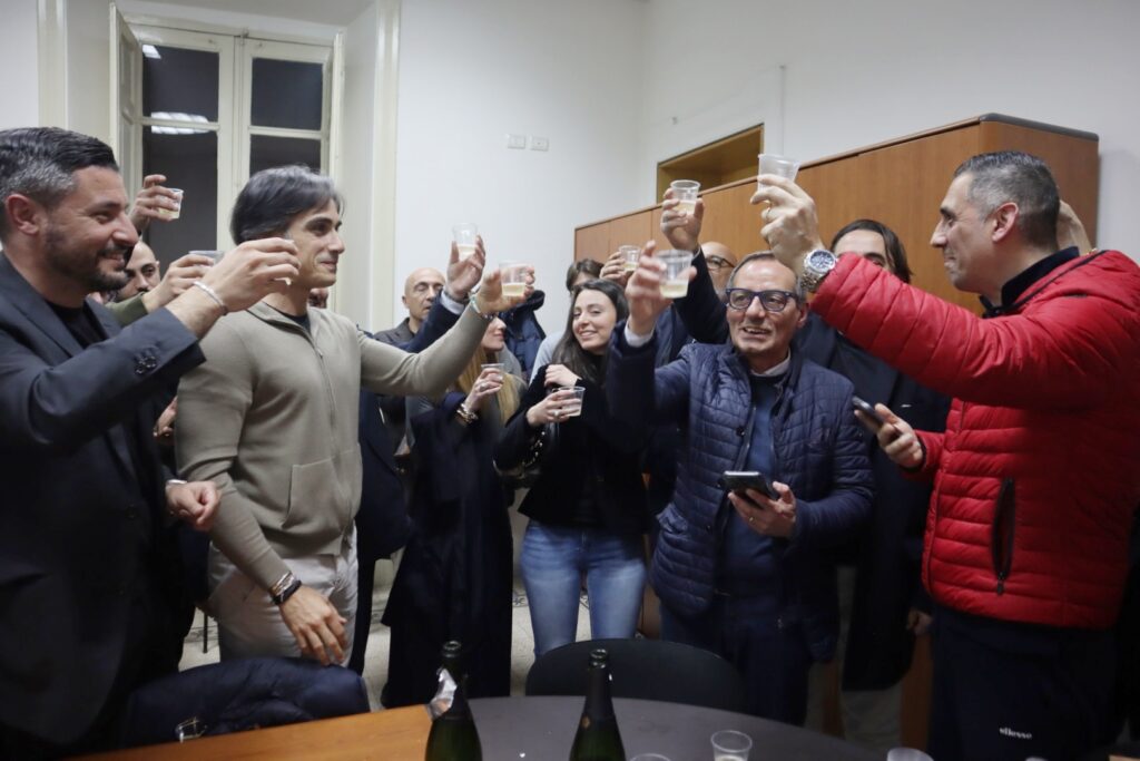 Mimmo Battaglia vince le Primarie del CentroSinistra