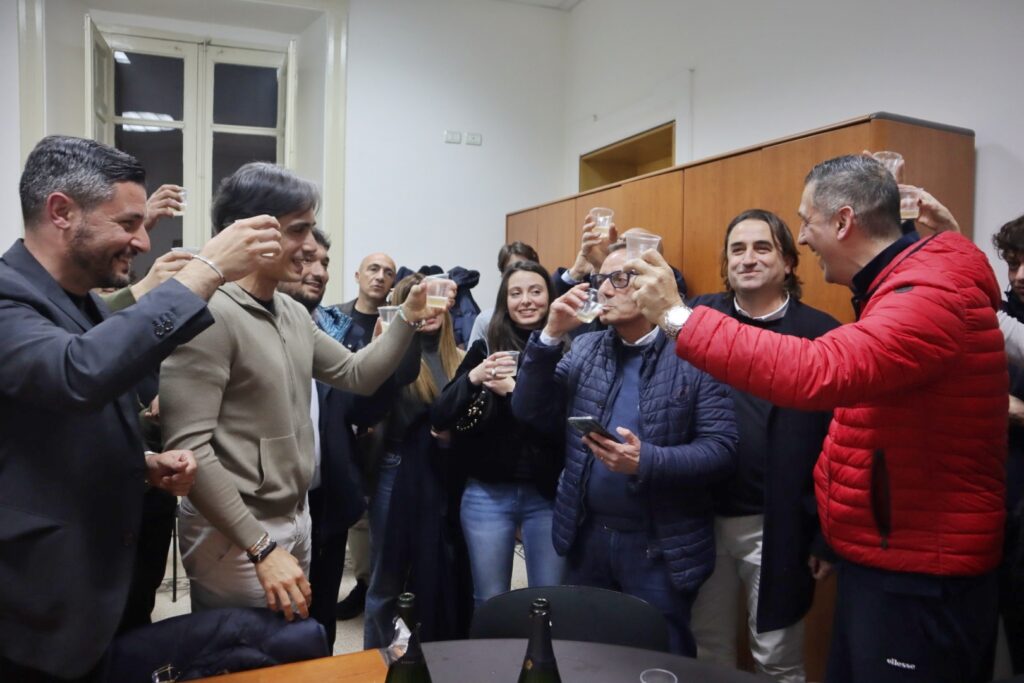 Mimmo Battaglia vince le Primarie del CentroSinistra