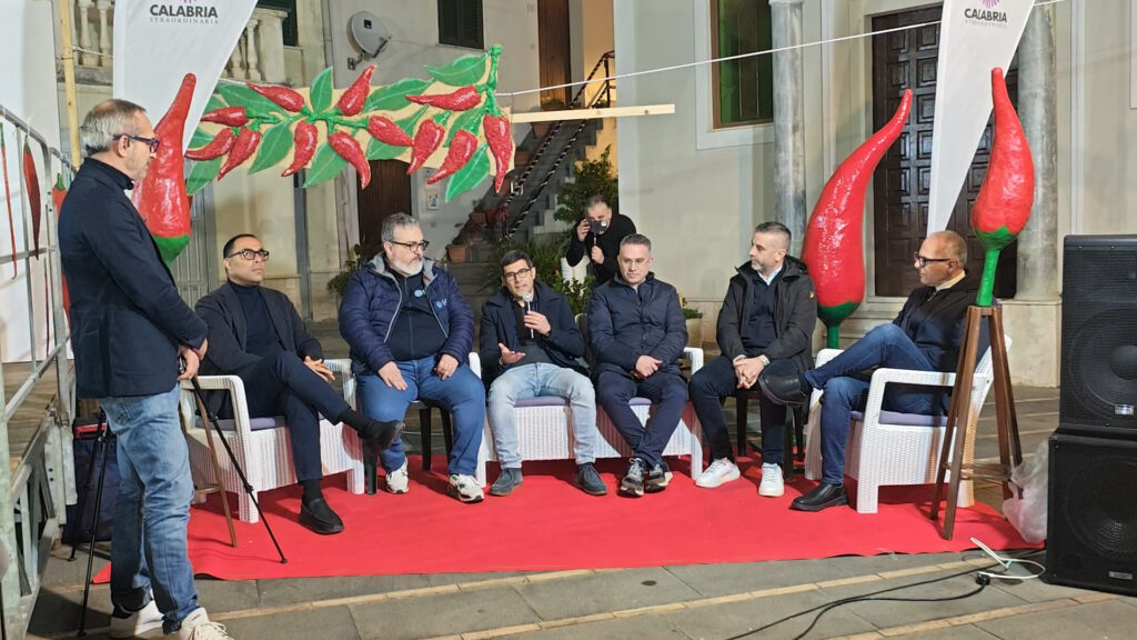 La città di Diamante ha vissuto ieri, sabato 7 marzo, una giornata all’insegna del gusto e della promozione turistica internazionale con “Aspettando il Festival – Peperoncino Off”