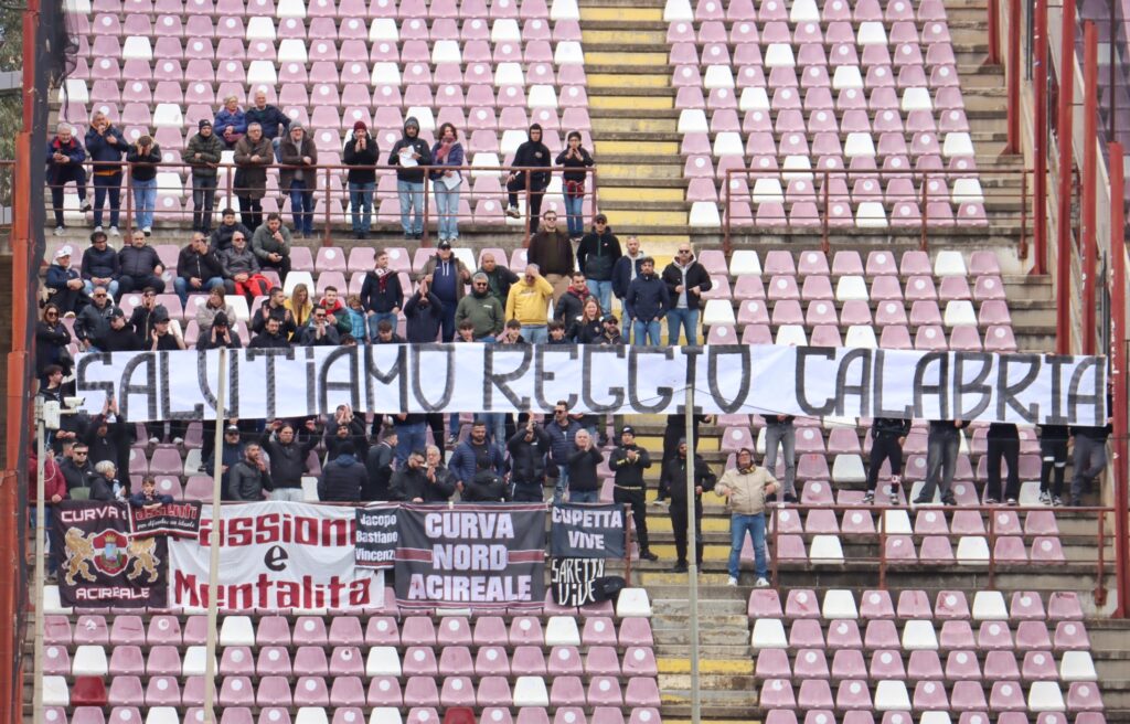 Reggina-Acireale il saluto dei tifosi ospiti