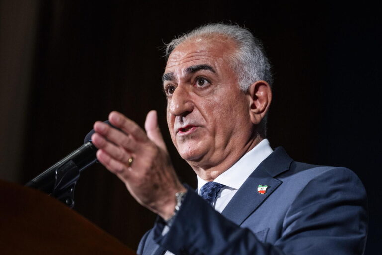 Guerra Iran, Pahlavi al popolo: “preparatevi alla fase finale, non fatevi usare come scudi umani”