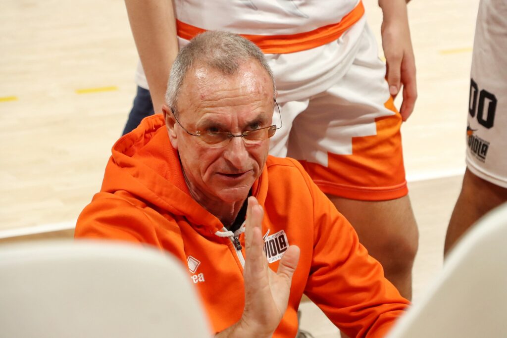 Coach Cadeo