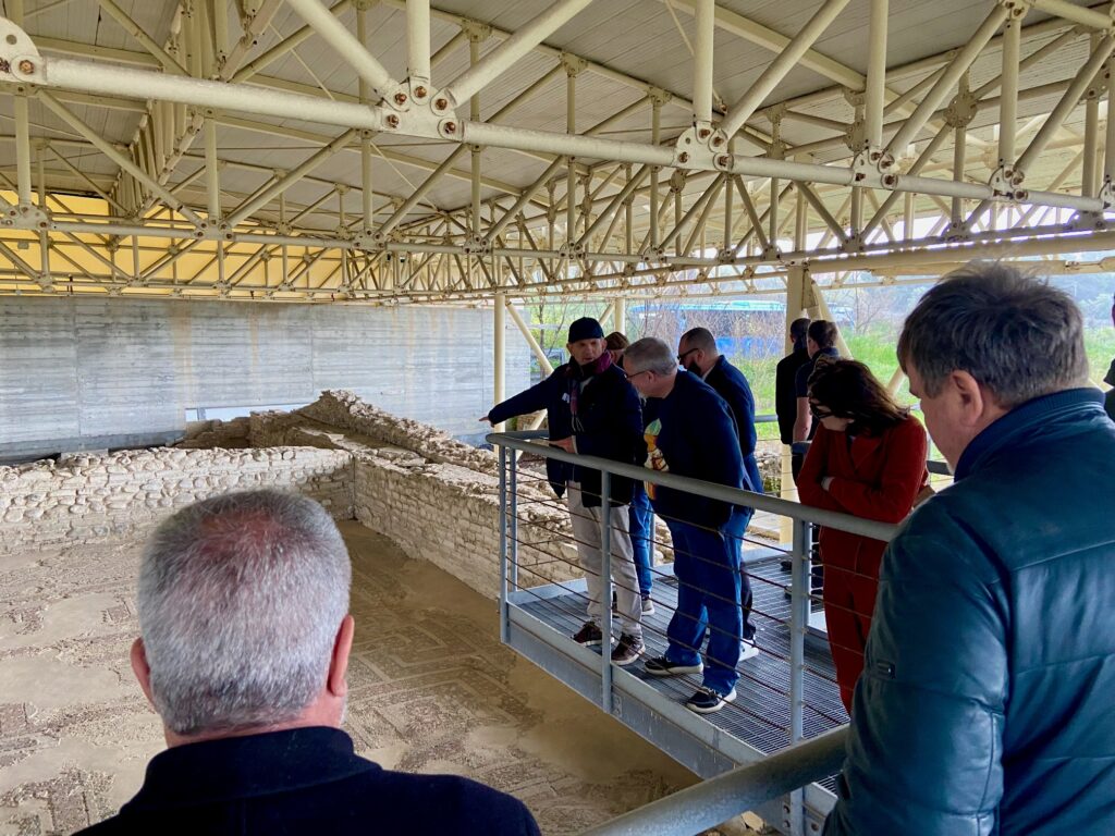 Visita dei Buyers del Concours Mondial de Bruxelles alla Villa Romana di Casignana