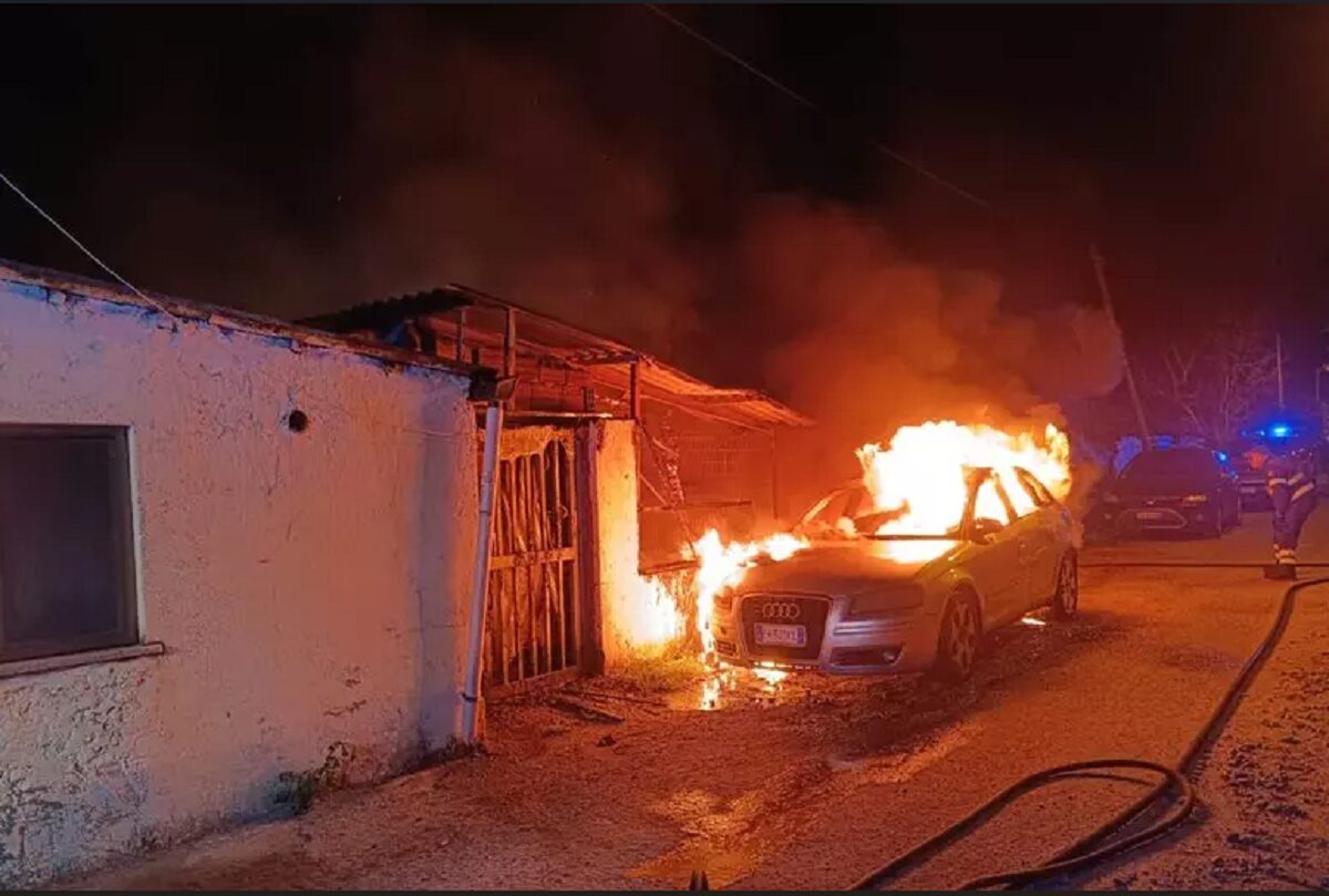 auto fiamme davoli