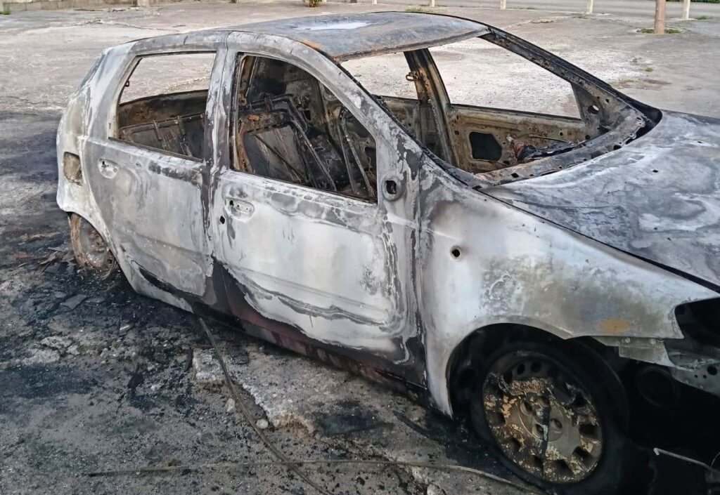 auto incendiata