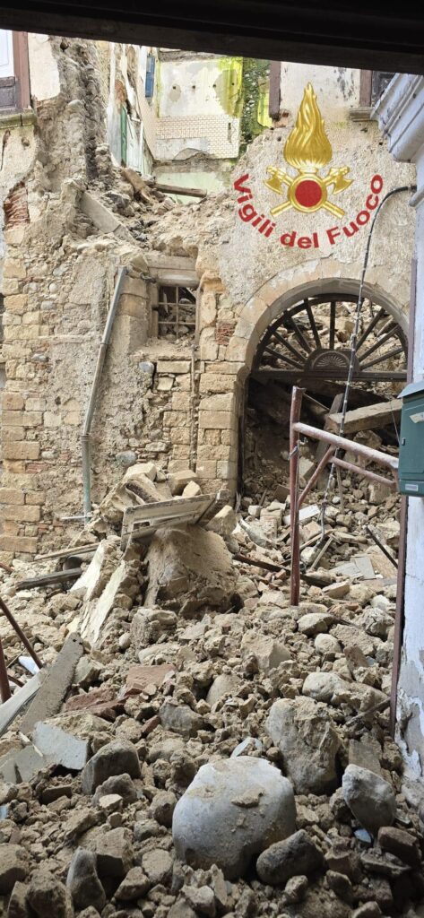 crollo edificio cosenza