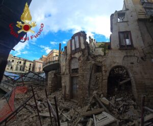 crollo edificio cosenza
