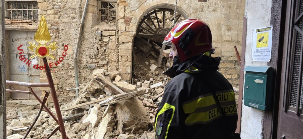 crollo edificio cosenza