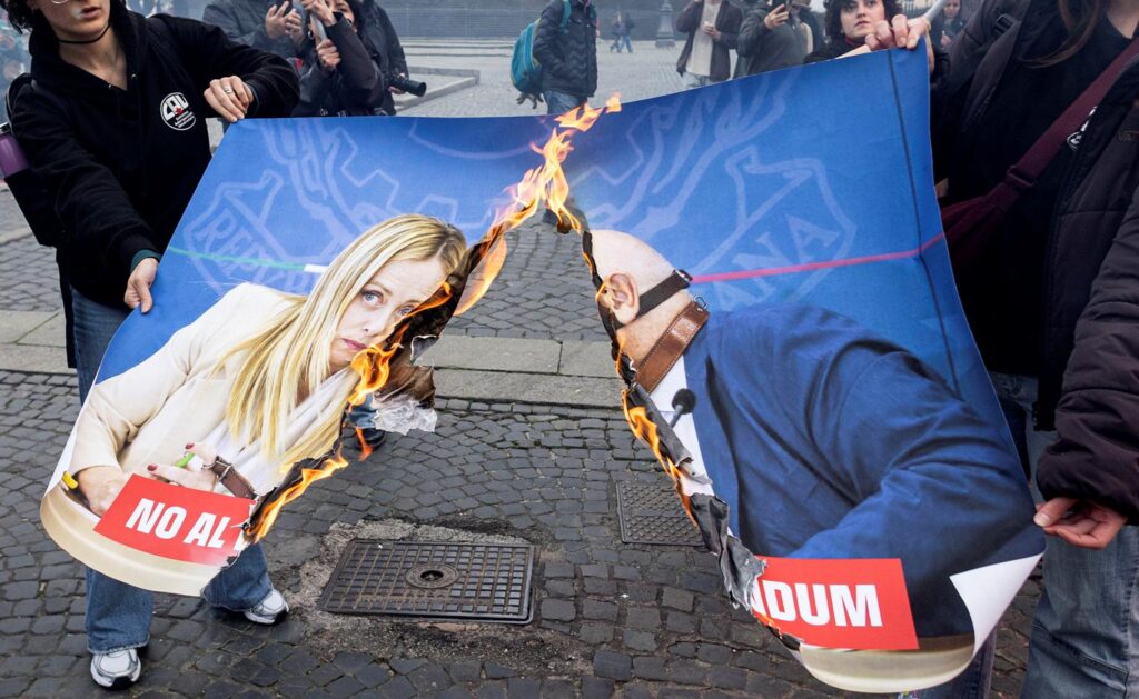 disordini corteo roma contro guerra e referendum