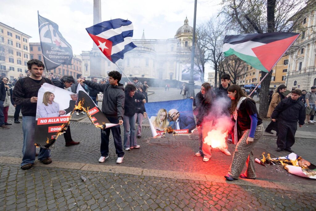 disordini corteo roma contro guerra e referendum