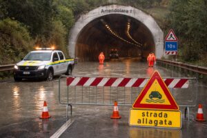galleria allagata strada chiusa