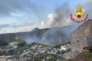 incendio rifiuti
