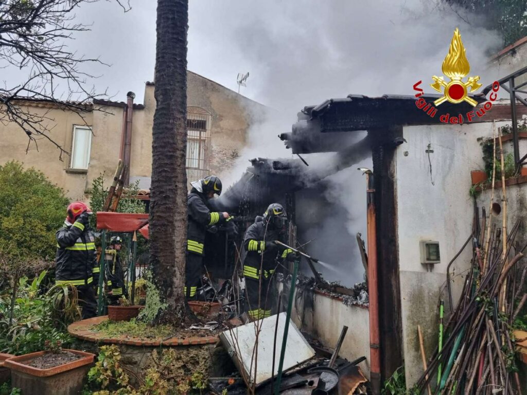 incendio vigili del fuoco