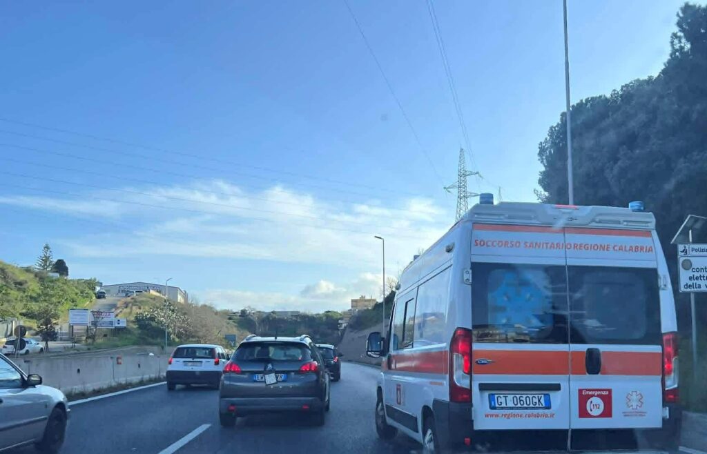 incidente raccordo ambulanza