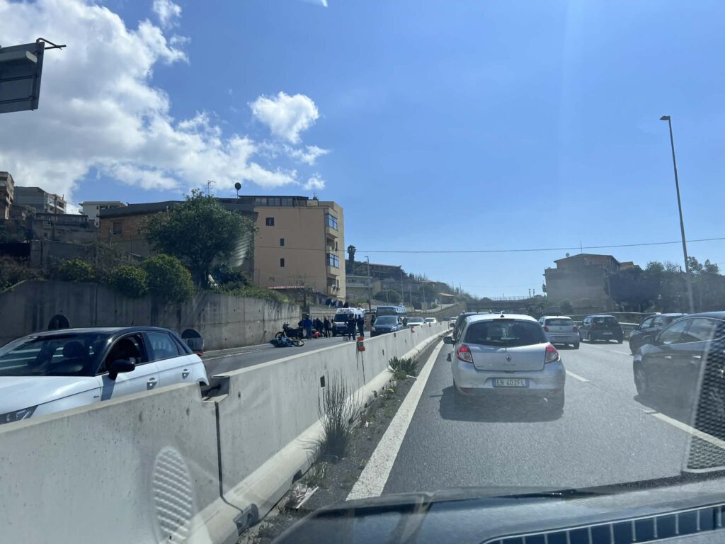 incidente raccordo autostradale