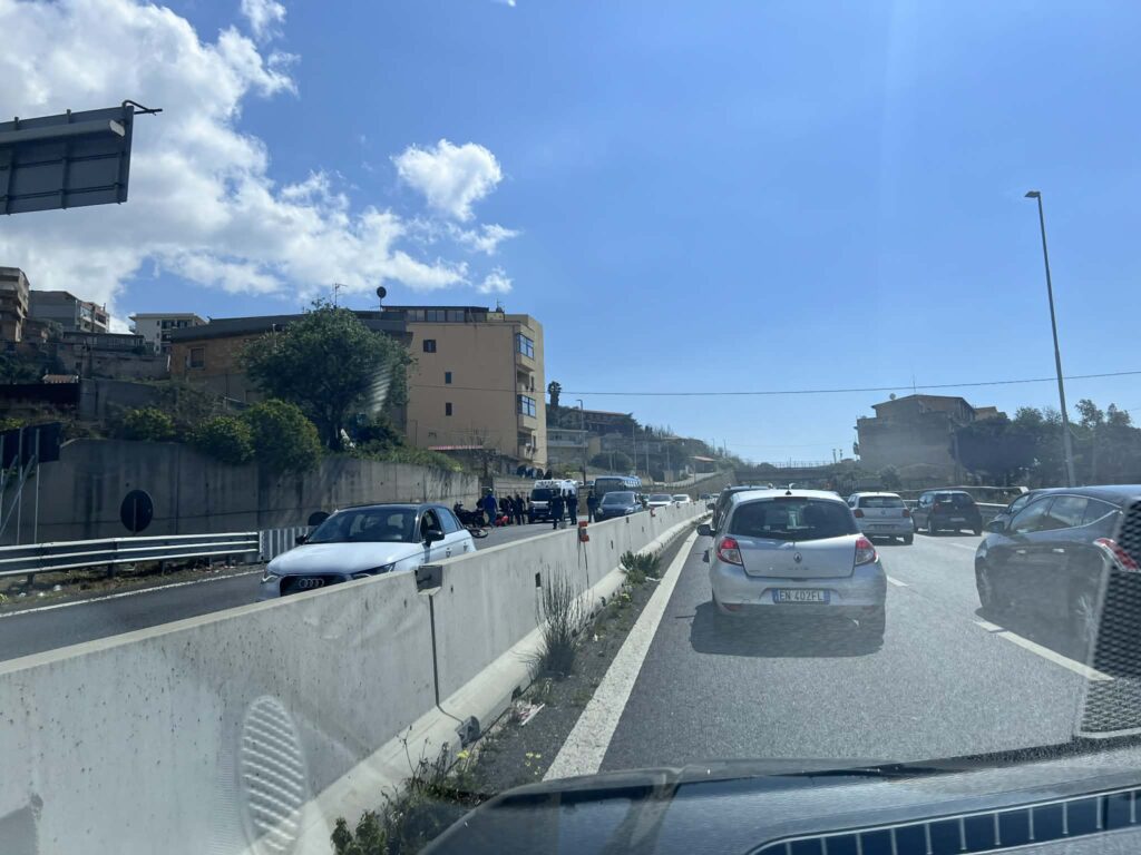 incidente raccordo autostradale