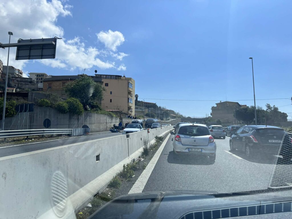 incidente raccordo autostradale