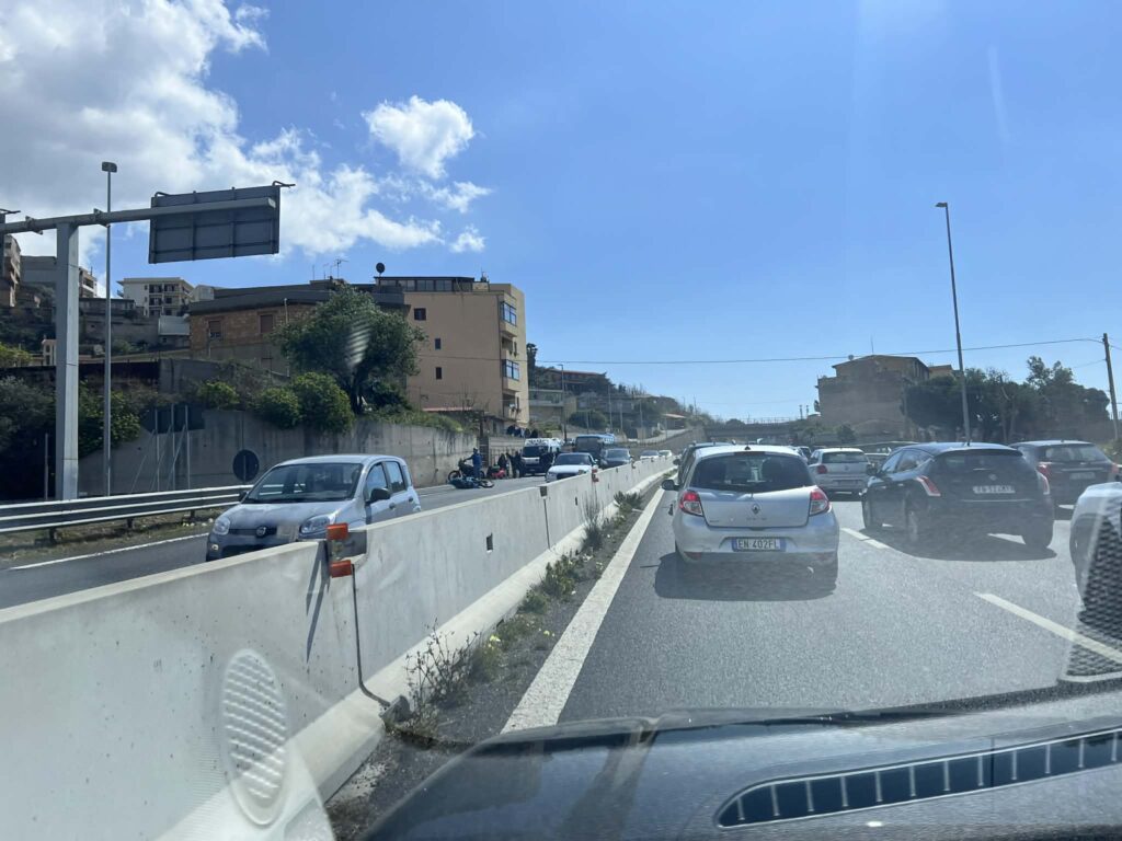 incidente raccordo autostradale