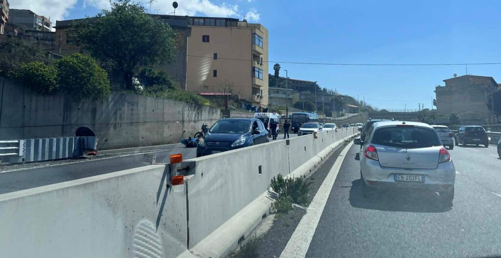 incidente raccordo autostradale