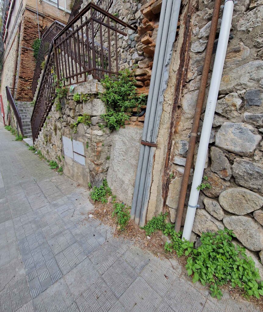 muri scalinata via Vincenzo Sacca'