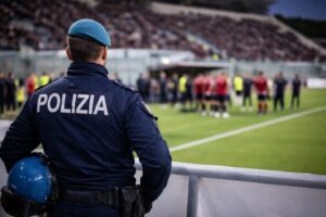 polizia campo di calcio