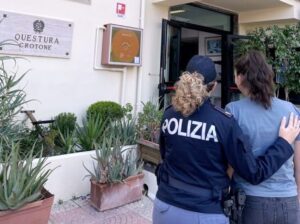 questura crotone una stanza per se