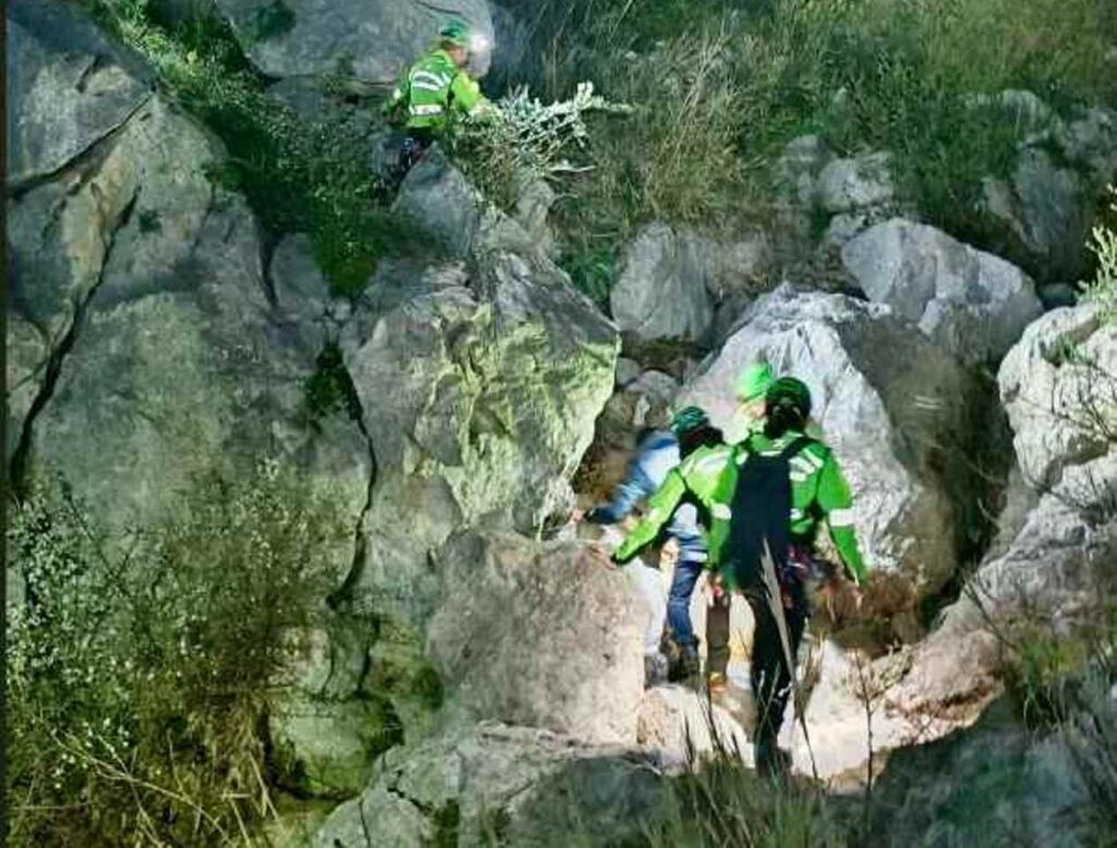 soccorso alpino salva uomo